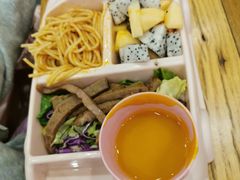 -汽车博物馆主题餐厅