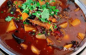 Stewed Chicken with Pig Intestines and Taro in a Clay Pot