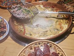 -洱火云南酸菜牛肉火锅(石景山当代商城店)