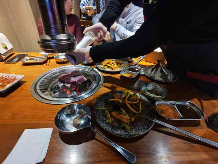 三丁目炭火烧肉(令闻街店)-"周日中午去的,人不是很多,团购不需要预约