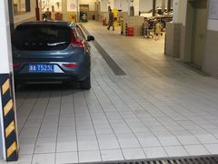 -杭州中沃沃尔沃4S店(滨江区店)
