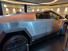 -TESLA 特斯拉(上海太古汇体验店)