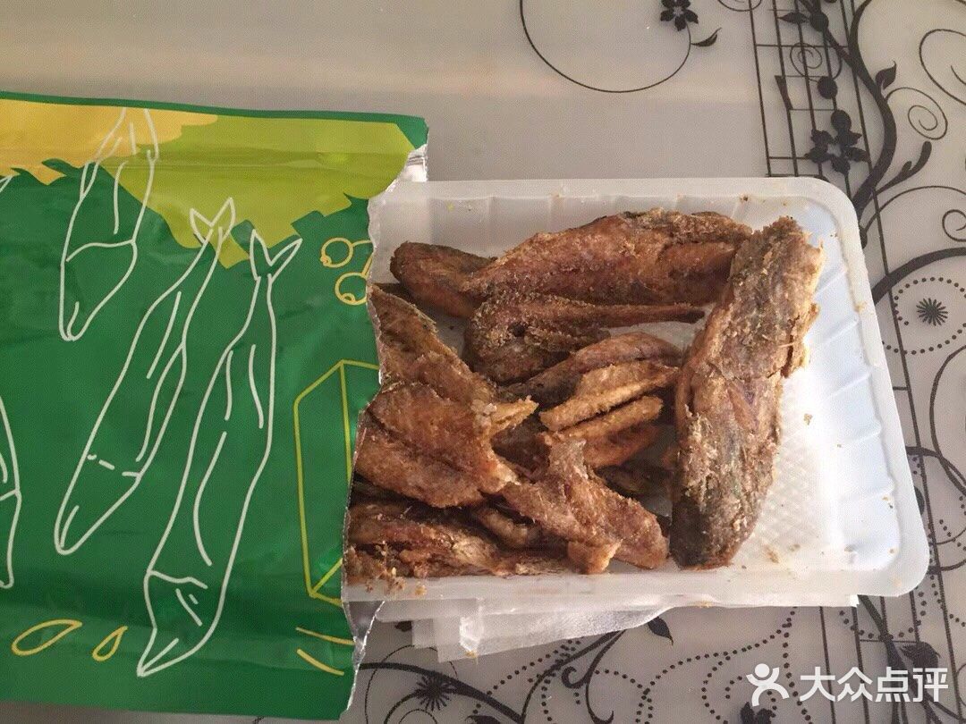 调味不重，个人更喜欢海苔味，香酥可口。藤椒味有些麻