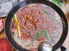 青年火锅头号种子锅底-周幺妹重庆老火锅(银泰城总店)