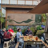 结果被街边的一家小店吸引了#小荷园乡野湖北菜