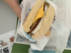 -麦当劳(上海虹桥站30B检票口楼上)