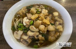 Snow Cabbage Mushroom Meat Noodles