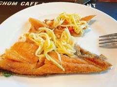 -Chom Cafe and Restaurant