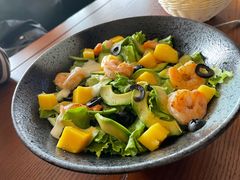 鲜虾牛油果沙拉-普兰达德国餐厅·德式脆皮烤猪肘·自酿啤酒(观唐店)