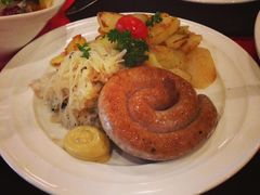 蜗牛式猪肉煎肠配酸菜、煎土豆片-申德勒加油站西餐厅(日坛路总店)