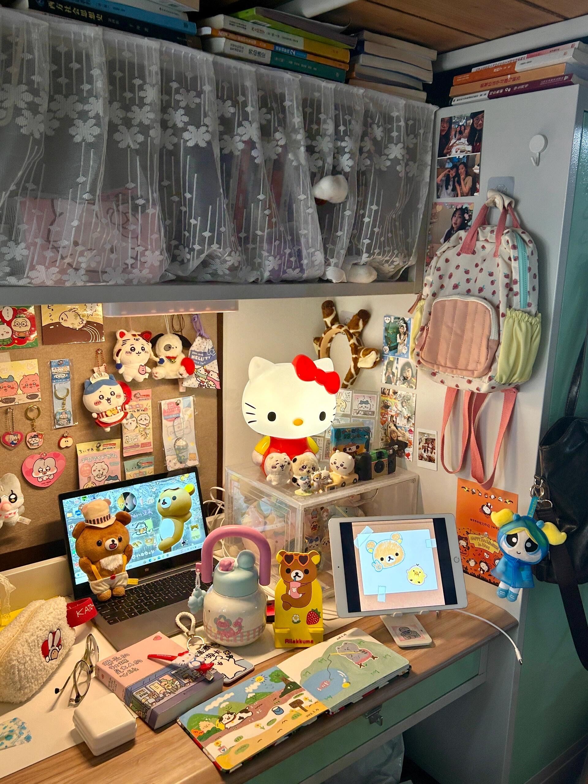 极繁主义的大学宿舍桌面分享🧸🥰