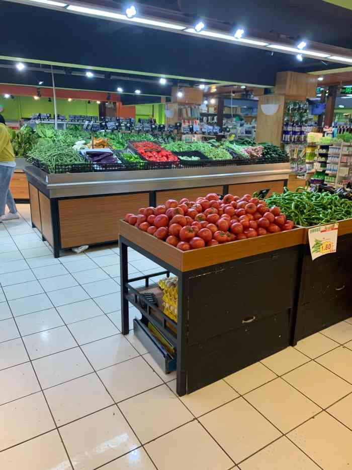 四方街超市(玉洱店)-"非常好,物价非常朴实.水果特别便宜,跟古.