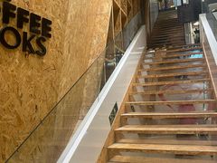 -新华里咖啡书吧(新华书店小寨店)