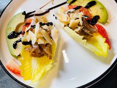 油封鸭肉配玉兰菜和牛油果色拉-YUE·6·西式融合餐厅(外滩六号店)