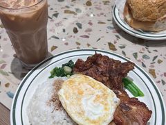 香煎猪扒鸡蛋饭（豉油汁）-华嫂冰室(尖沙咀店)