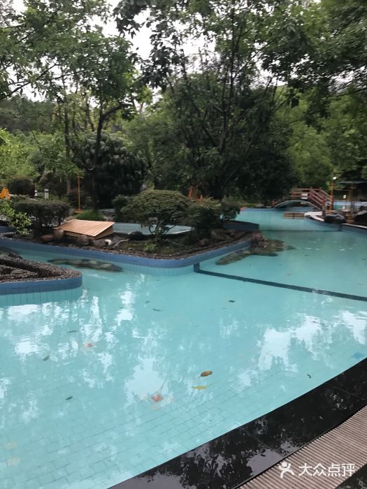 灵秀温泉室外池子图片