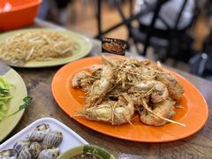 咸蛋黄炒虾-贞姨美食·老字号海鲜大排档