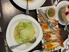 -Chom Cafe and Restaurant