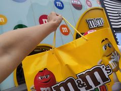 -m豆巧克力世界(上海世茂广场店)