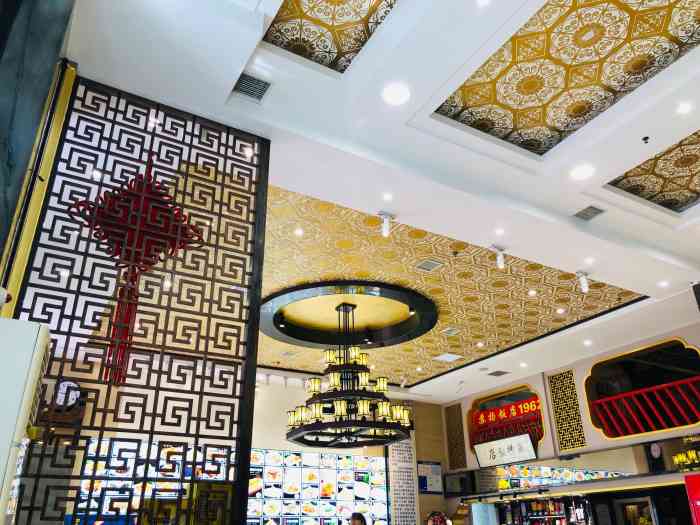 苏扬饭店-"它家的位置就在中长东五街上,距离主道有点.