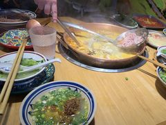 -洱火云南酸菜牛肉火锅(石景山当代商城店)