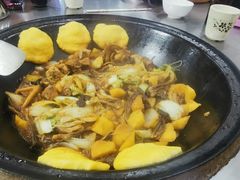-粘豆包柴火铁锅炖