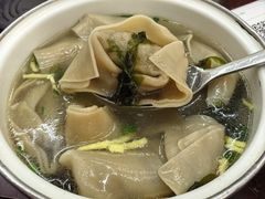 黑皮菜肉猪油渣砂锅大馄饨-吴茂兴本帮面(百色路店)