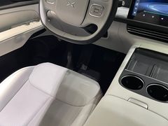 -小鹏汽车体验中心(苏州龙湖狮山天街店)