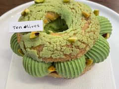 开心果树莓泡芙-Ten Olives甜点
