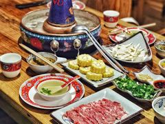 手切羊腿肉-毛辣果·贵州红酸汤牛肉火锅(西单店)