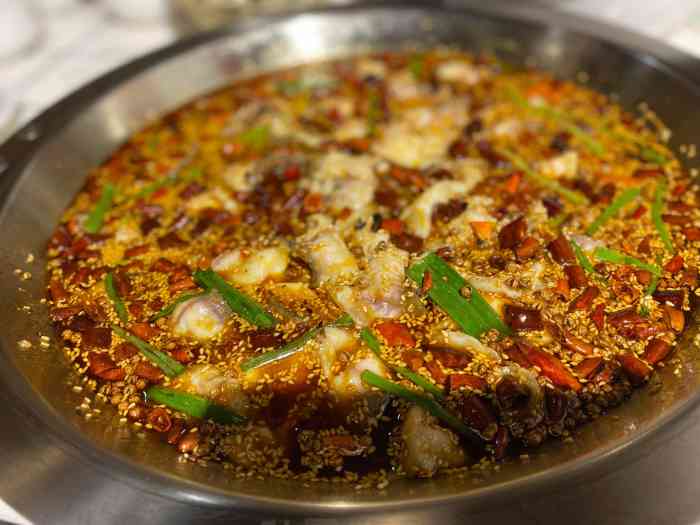 胖子鱼火锅-"天天在这条街吃,这家店就一个字,坑!新鲜.