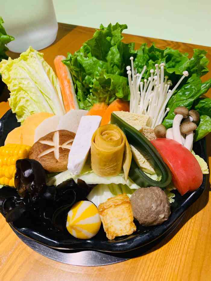 呷哺呷哺(大港友谊店)-"菜品很有特色,猪肉丸非常劲道很好吃,锅底.