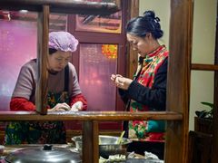 -果松木炭酸菜铜火锅·外婆参鸡汤