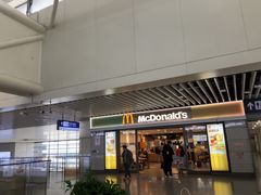 -麦当劳(上海虹桥站30B检票口楼上)
