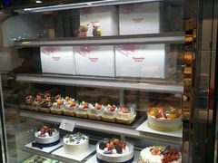 面包甜点陈列柜-向阳松鼠(三门井店)