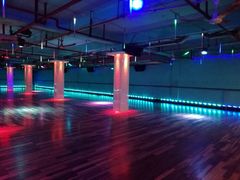 -奔马滚轴溜冰场