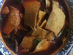 红油米线-老字号杨坡红油米线腊汁肉夹馍(东四道巷店)