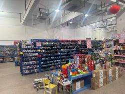 -逝水玩具折扣店
