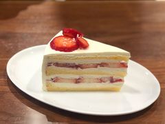 草莓奶油蛋糕-black rainbow coffee