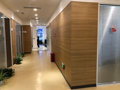 -瑞尔齿科(上海长风大悦城店)