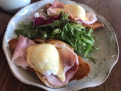 培根班尼迪克蛋-ROAST coffee & eatery