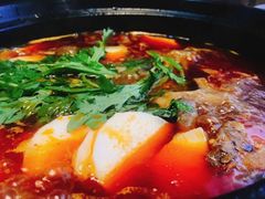 -陆记牛庄·碳锅龙虾烧烤(爱上花园店)