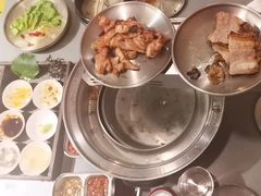 -围炉肉舍•炭烤活鳗•丹东海鲜烤肉(步行街店)