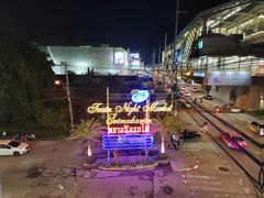 -席娜卡琳火车铁道夜市