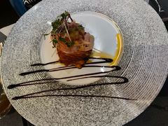 香煎三文鱼配鹰嘴豆洋葱豆莎莎-YUE·6·西式融合餐厅(外滩六号店)
