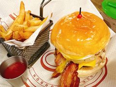 -BOURBON 玻本美式餐厅酒吧(虹桥新天地店)