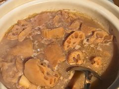 -帅巴人舅母子腊蹄民俗村