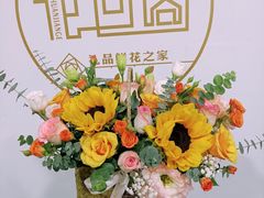 -花间阁鲜花气球连锁(两路口上清寺急市救中心店)