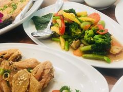 -Chom Cafe and Restaurant