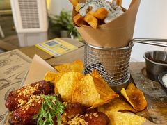 -Mark&Mars Restaurant